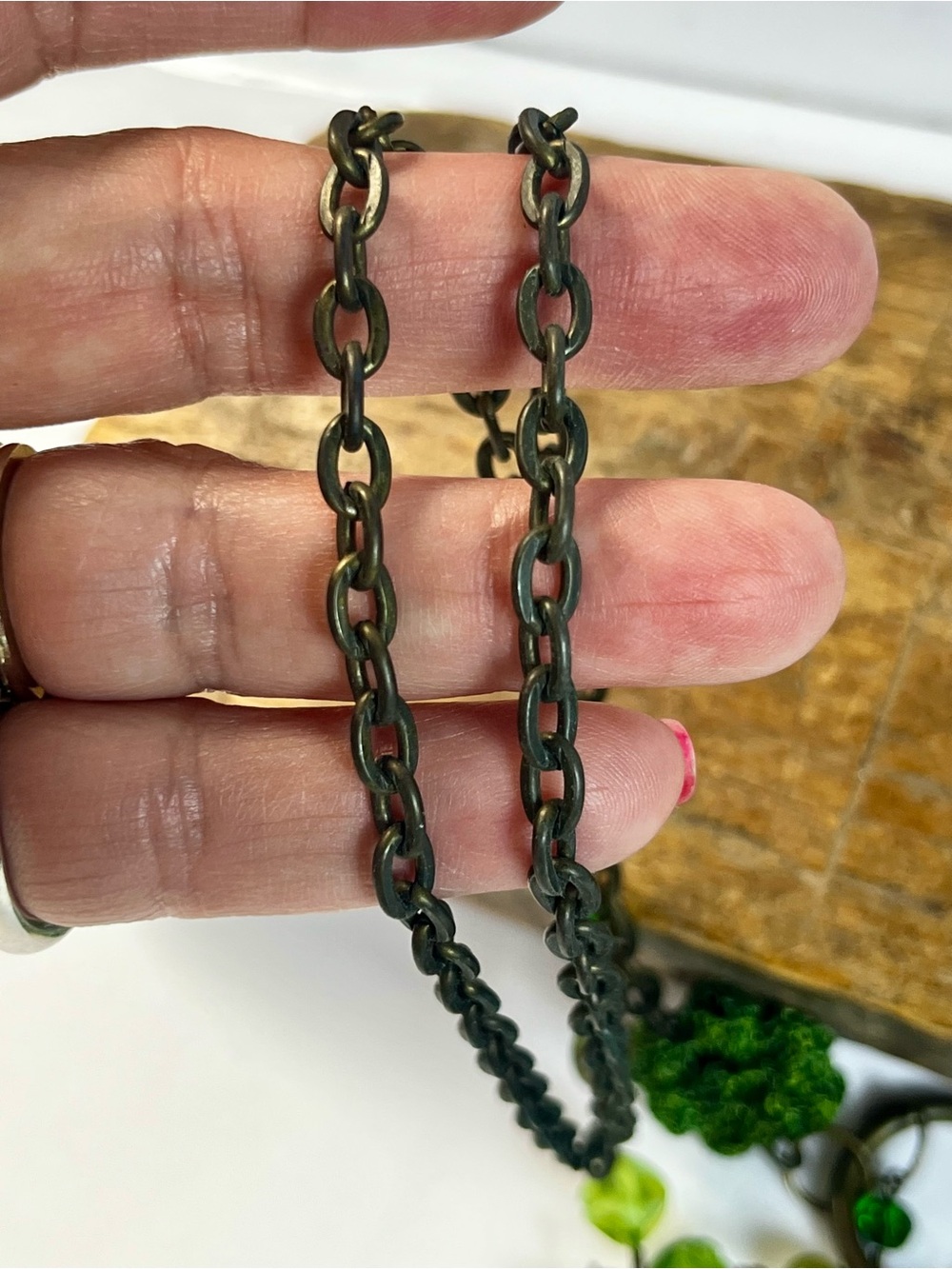 Handcrafted vintage Green Beaded Women’s Necklace - Picture 4 of 7